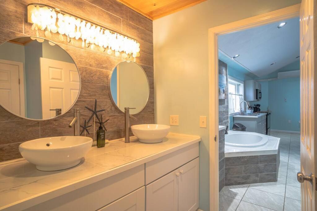 Elegant Jacuzzi Suite Hancock 외부 사진